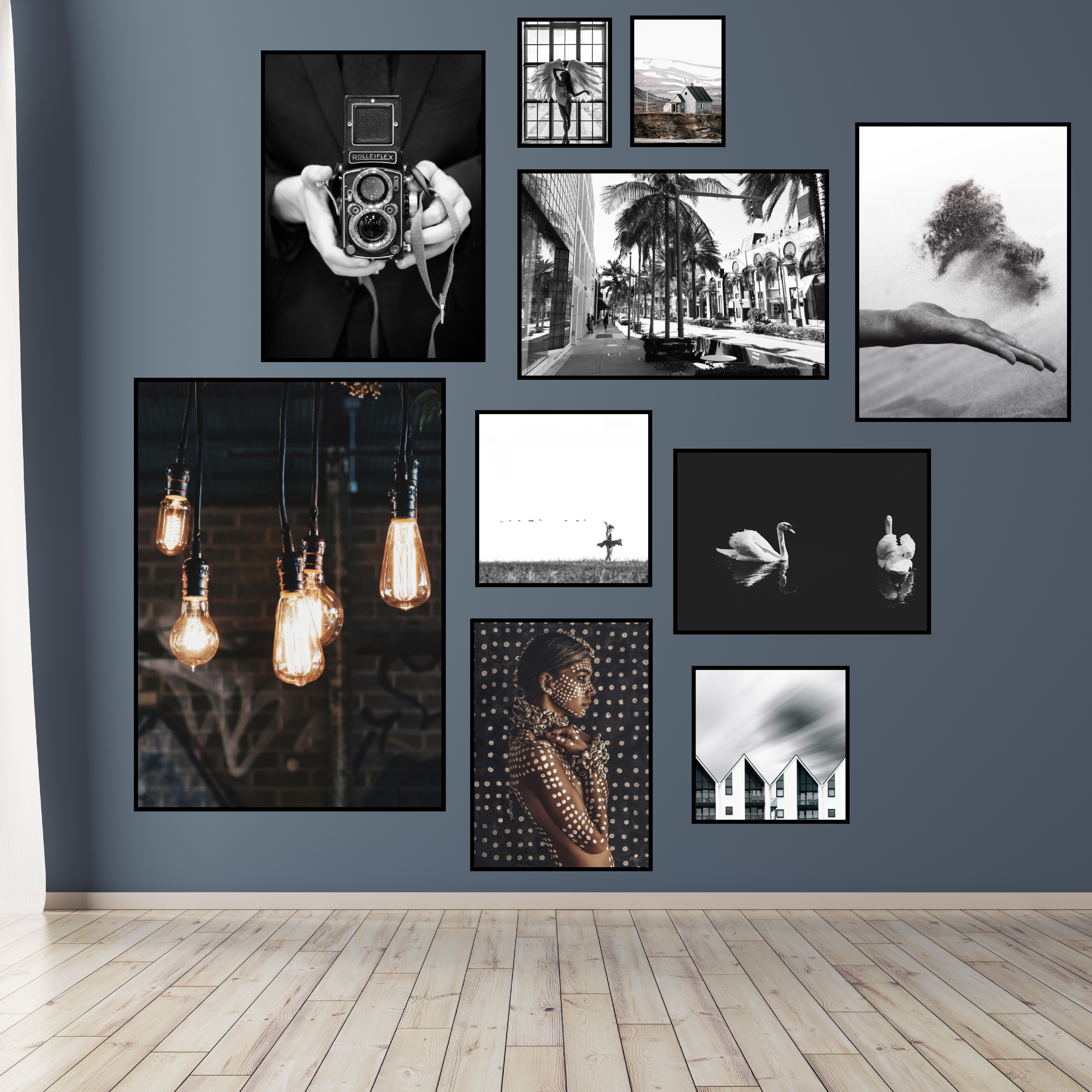 Parete di quadri dal pavimento al soffitto