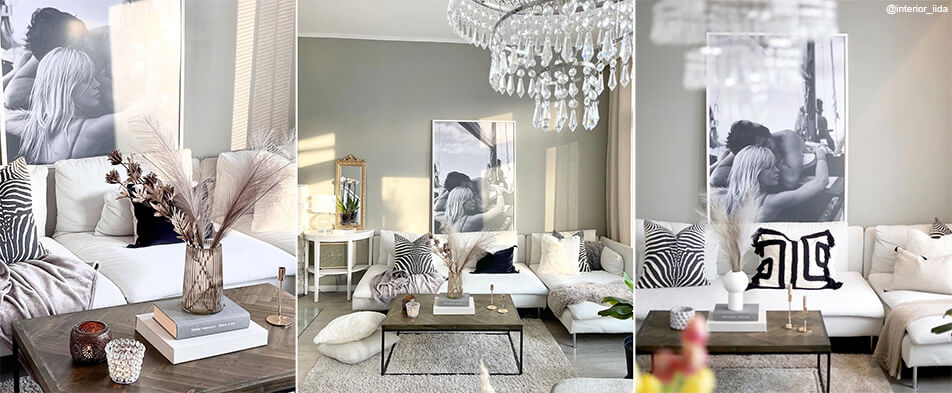 Cornice grande bianca con foto in bianco e nero in un soggiorno luminoso