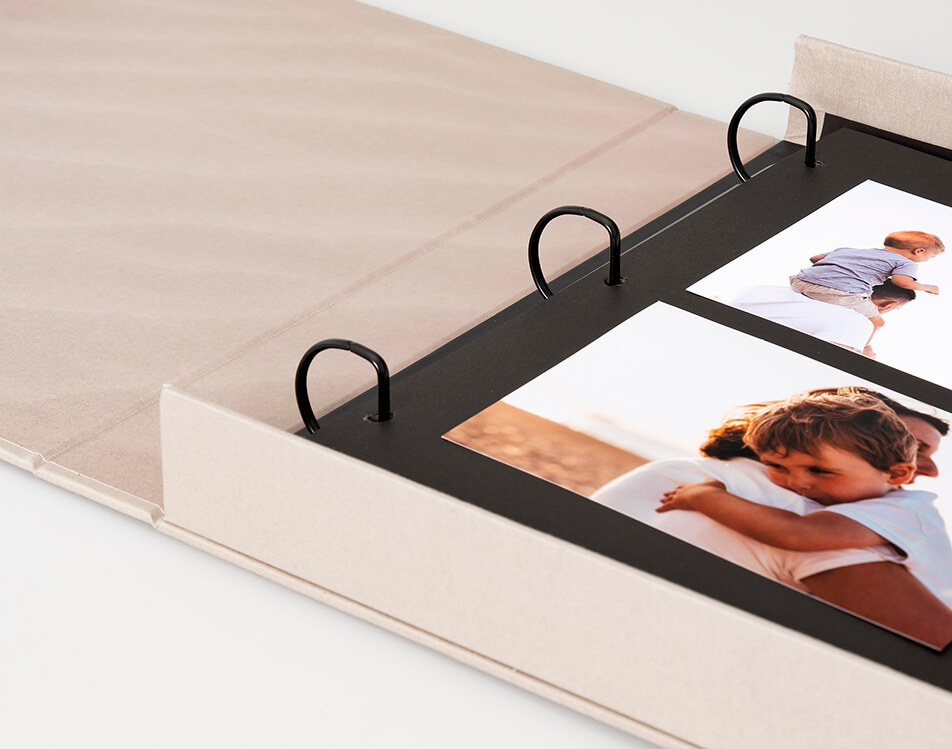 Album fotografico aperto con pagine nere - da personalizzare