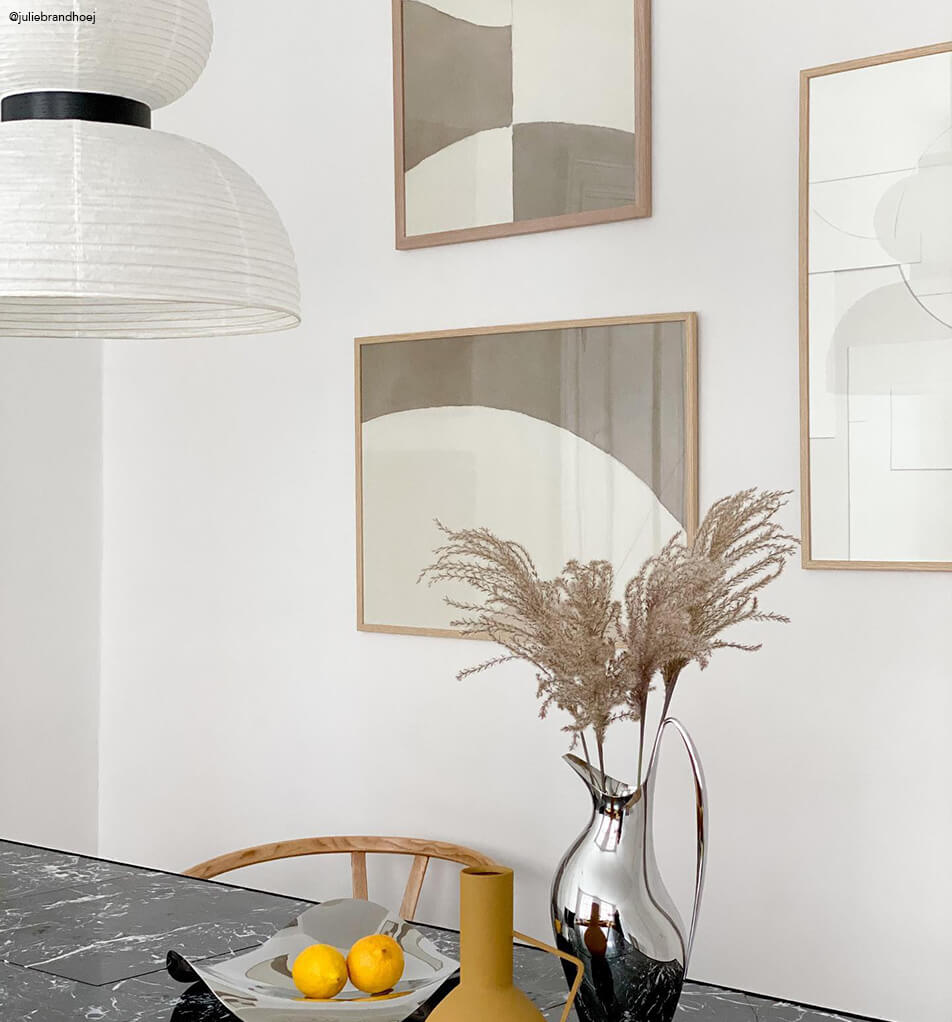 Parete di quadri in cucina - 3 cornici in rovere con arte grafica