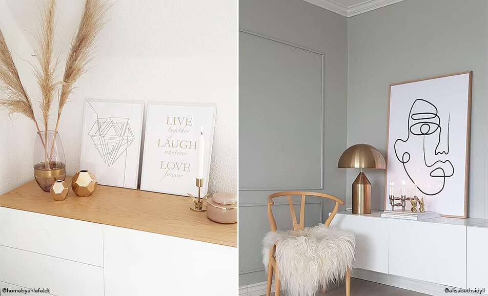 Soggiorno con arredamento chiaro e quadri luminosi