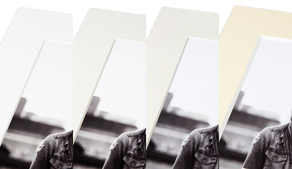 Quattro diverse tonalità di passepartout bianchi